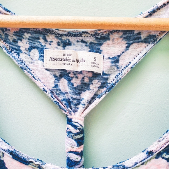 A&F Twist Back Tank Top - Picture 3 of 3